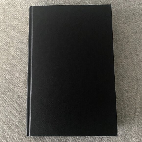 Illumicrate Edition Signed Sprayed Edge The Girl And The Stars By Mark Lawrence - Picture 12 of 15